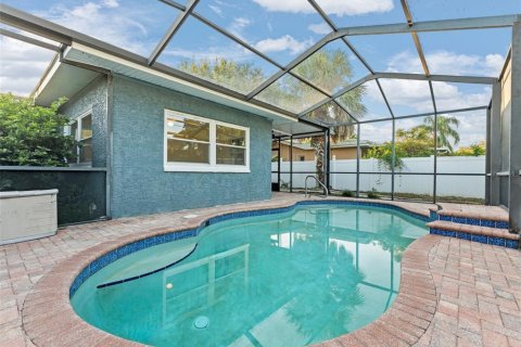 House in Largo, Florida 4 bedrooms, 169.08 sq.m. № 1904897 - photo 26