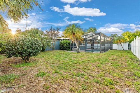 House in Largo, Florida 4 bedrooms, 169.08 sq.m. № 1904897 - photo 28