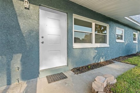 House in Largo, Florida 4 bedrooms, 169.08 sq.m. № 1904897 - photo 3