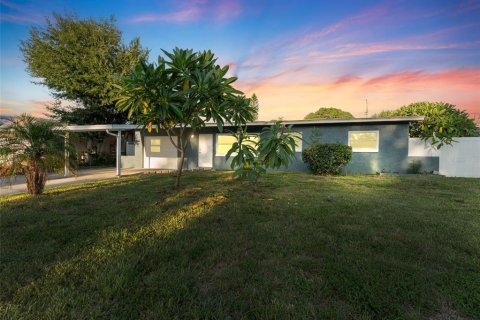 House in Largo, Florida 4 bedrooms, 169.08 sq.m. № 1904897 - photo 2