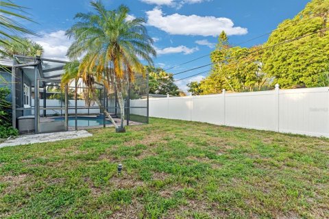 House in Largo, Florida 4 bedrooms, 169.08 sq.m. № 1904897 - photo 27