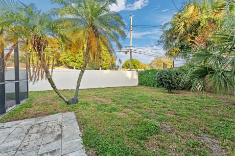 House in Largo, Florida 4 bedrooms, 169.08 sq.m. № 1904897 - photo 29