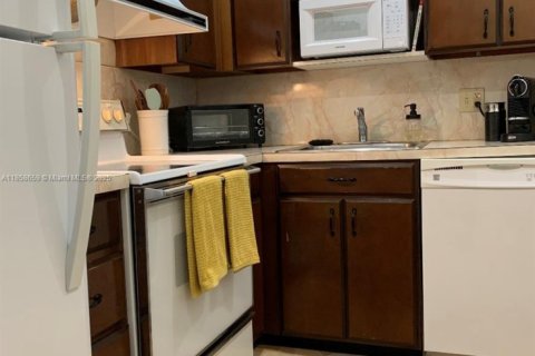 Condo in Coral Gables, Florida, 1 bedroom  № 1887533 - photo 7