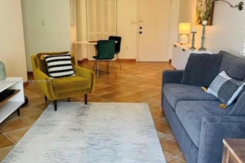 Condo in Coral Gables, Florida, 1 bedroom  № 1887533 - photo 4