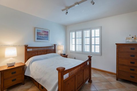 Condo in Coral Gables, Florida, 1 bedroom  № 1887533 - photo 11