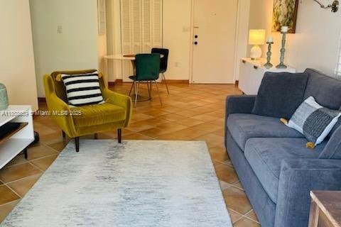 Condominio en alquiler en Coral Gables, Florida, 1 dormitorio, 57.04 m2 № 1887533 - foto 6