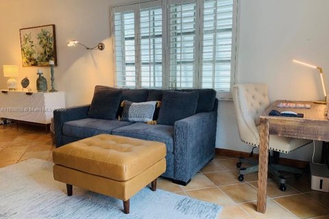 Condominio en alquiler en Coral Gables, Florida, 1 dormitorio, 57.04 m2 № 1887533 - foto 5