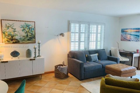 Condominio en alquiler en Coral Gables, Florida, 1 dormitorio, 57.04 m2 № 1887533 - foto 3