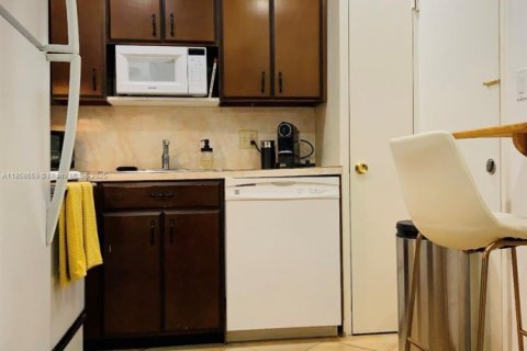 Condo in Coral Gables, Florida, 1 bedroom  № 1887533 - photo 8