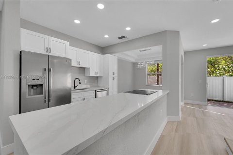 Touwnhouse à vendre à Pembroke Pines, Floride: 3 chambres, 133.97 m2 № 1997816 - photo 6