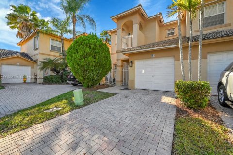 Touwnhouse à vendre à Pembroke Pines, Floride: 3 chambres, 133.97 m2 № 1997816 - photo 2