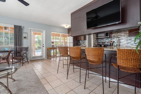 Casa en alquiler en Fort Lauderdale, Florida, 1 dormitorio, 69.68 m2 № 2060925 - foto 2