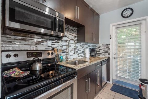 Casa en alquiler en Fort Lauderdale, Florida, 1 dormitorio, 69.68 m2 № 2060925 - foto 3