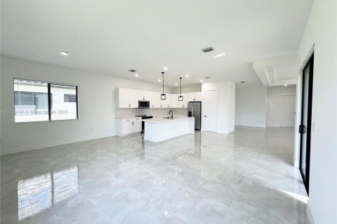 House in Ave Maria, Florida 4 bedrooms № 2034456 - photo 10