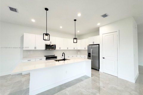 House in Ave Maria, Florida 4 bedrooms № 2034456 - photo 8