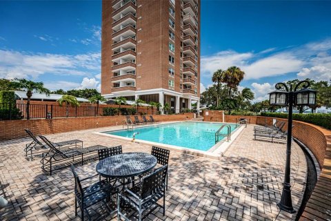 Copropriété à vendre à Tampa, Floride: 2 chambres, 82.5 m2 № 2158060 - photo 2