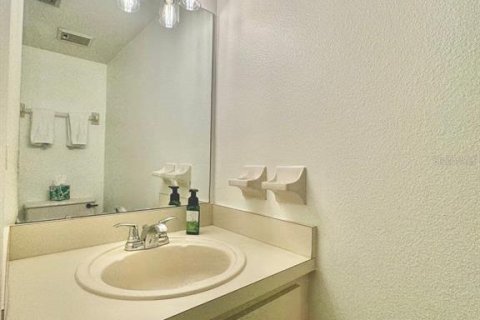 Condo in Tampa, Florida, 2 bedrooms  № 1894014 - photo 12