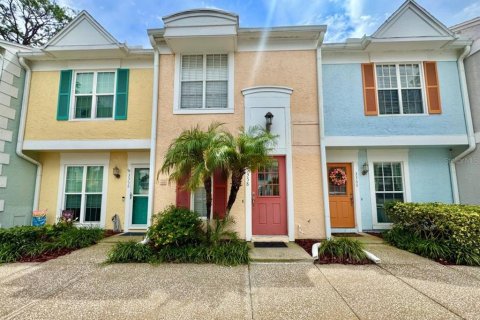 Condo in Tampa, Florida, 2 bedrooms  № 1894014 - photo 1