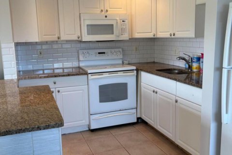 Condo in West Palm Beach, Florida, 1 bedroom  № 2193127 - photo 5