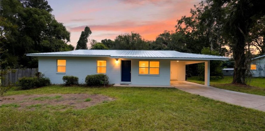 House in Archer, Florida 3 bedrooms, 99.03 sq.m. № 2393474