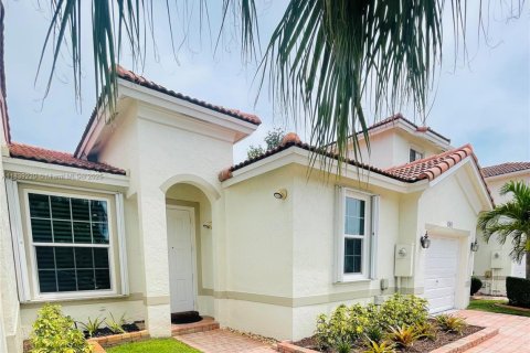 Townhouse in Miramar, Florida 3 bedrooms, 109.44 sq.m. № 1827432 - photo 2
