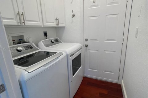 Townhouse in Miramar, Florida 3 bedrooms, 109.44 sq.m. № 1827432 - photo 13