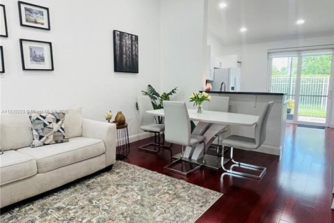 Townhouse in Miramar, Florida 3 bedrooms, 109.44 sq.m. № 1827432 - photo 3