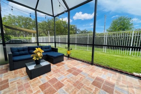 Townhouse in Miramar, Florida 3 bedrooms, 109.44 sq.m. № 1827432 - photo 9