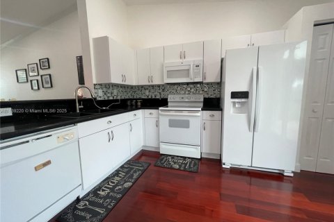 Townhouse in Miramar, Florida 3 bedrooms, 109.44 sq.m. № 1827432 - photo 7