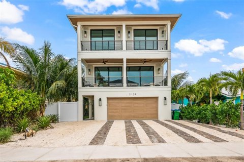 Casa en Bradenton Beach, Florida 7 dormitorios, 312.71 m2 № 2383337