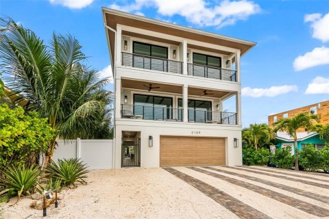 Casa en venta en Bradenton Beach, Florida, 7 dormitorios, 312.71 m2 № 2383337 - foto 3