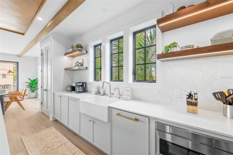 Casa en venta en Bradenton Beach, Florida, 7 dormitorios, 312.71 m2 № 2383337 - foto 13