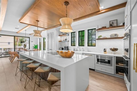 Casa en venta en Bradenton Beach, Florida, 7 dormitorios, 312.71 m2 № 2383337 - foto 12