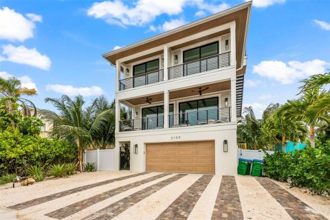 Casa en venta en Bradenton Beach, Florida, 7 dormitorios, 312.71 m2 № 2383337 - foto 2