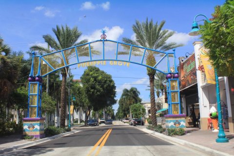 Propiedad comercial en alquiler en Delray Beach, Florida, 1 dormitorio, 65.03 m2 № 1225662 - foto 1