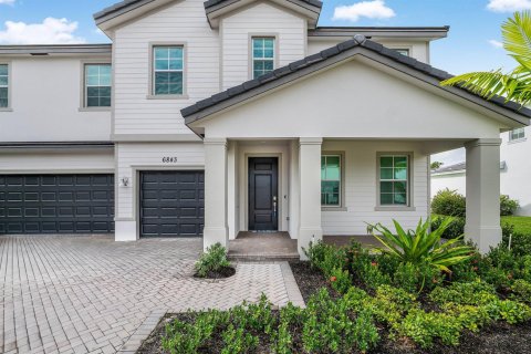 House in Boynton Beach, Florida 5 bedrooms, 308.9 sq.m. № 2401241 - photo 5