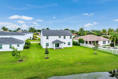 House in Boynton Beach, Florida 5 bedrooms, 308.9 sq.m. № 2401241 - photo 11