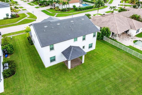 House in Boynton Beach, Florida 5 bedrooms, 308.9 sq.m. № 2401241 - photo 12