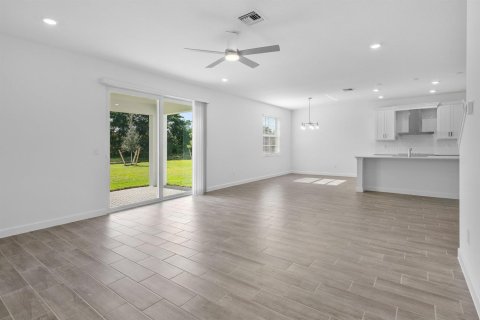 House in Boynton Beach, Florida 5 bedrooms, 308.9 sq.m. № 2401241 - photo 21