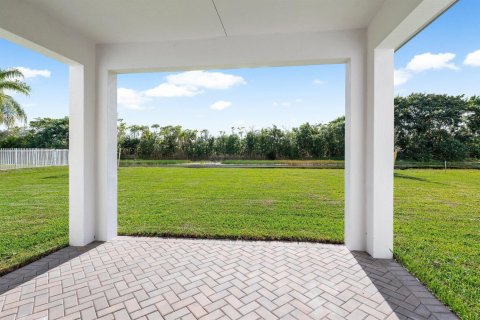 House in Boynton Beach, Florida 5 bedrooms, 308.9 sq.m. № 2401241 - photo 27