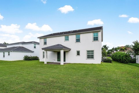 House in Boynton Beach, Florida 5 bedrooms, 308.9 sq.m. № 2401241 - photo 30
