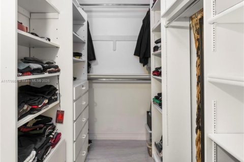 Купить виллу или дом в Майами, Флорида 5 спален, 349.41м2, № 1713364 - фото 19