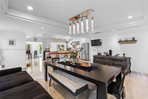 Купить виллу или дом в Майами, Флорида 5 спален, 349.41м2, № 1713364 - фото 15
