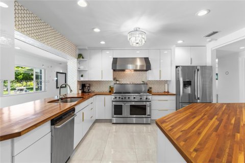 Купить виллу или дом в Майами, Флорида 5 спален, 349.41м2, № 1713364 - фото 13