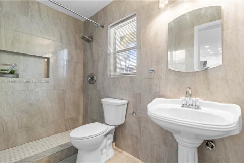 Купить виллу или дом в Майами, Флорида 5 спален, 349.41м2, № 1713364 - фото 25