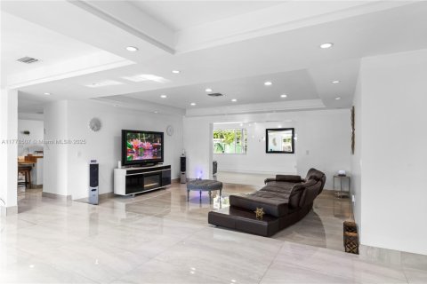 Купить виллу или дом в Майами, Флорида 5 спален, 349.41м2, № 1713364 - фото 10