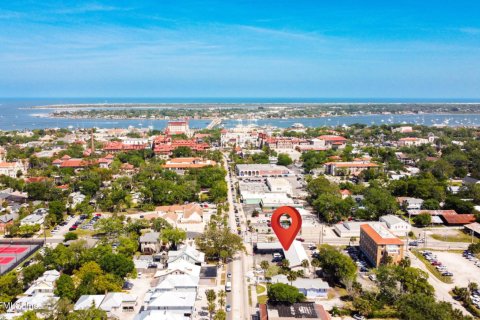 Commercial property in Saint Augustine, Florida 289.3 sq.m. № 766619 - photo 1