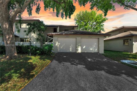 Condominio en venta en Pompano Beach, Florida, 2 dormitorios, 116.13 m2 № 2024768 - foto 2