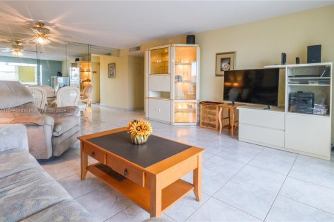 Condominio en venta en Dania Beach, Florida, 2 dormitorios, 110.55 m2 № 1859336 - foto 9