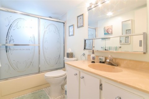 Condominio en venta en Dania Beach, Florida, 2 dormitorios, 110.55 m2 № 1859336 - foto 24